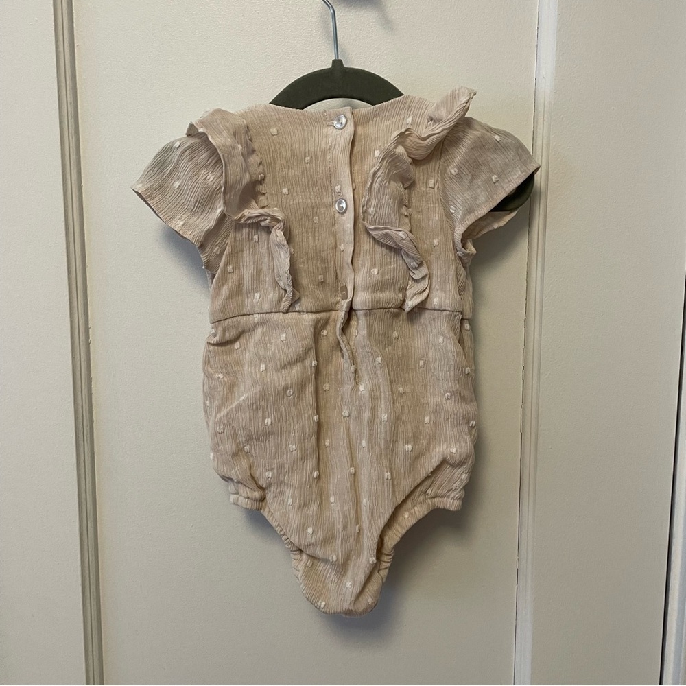 Adorable Ruffled Baby Romper - Noralee - 12M - Picture 2 of 3